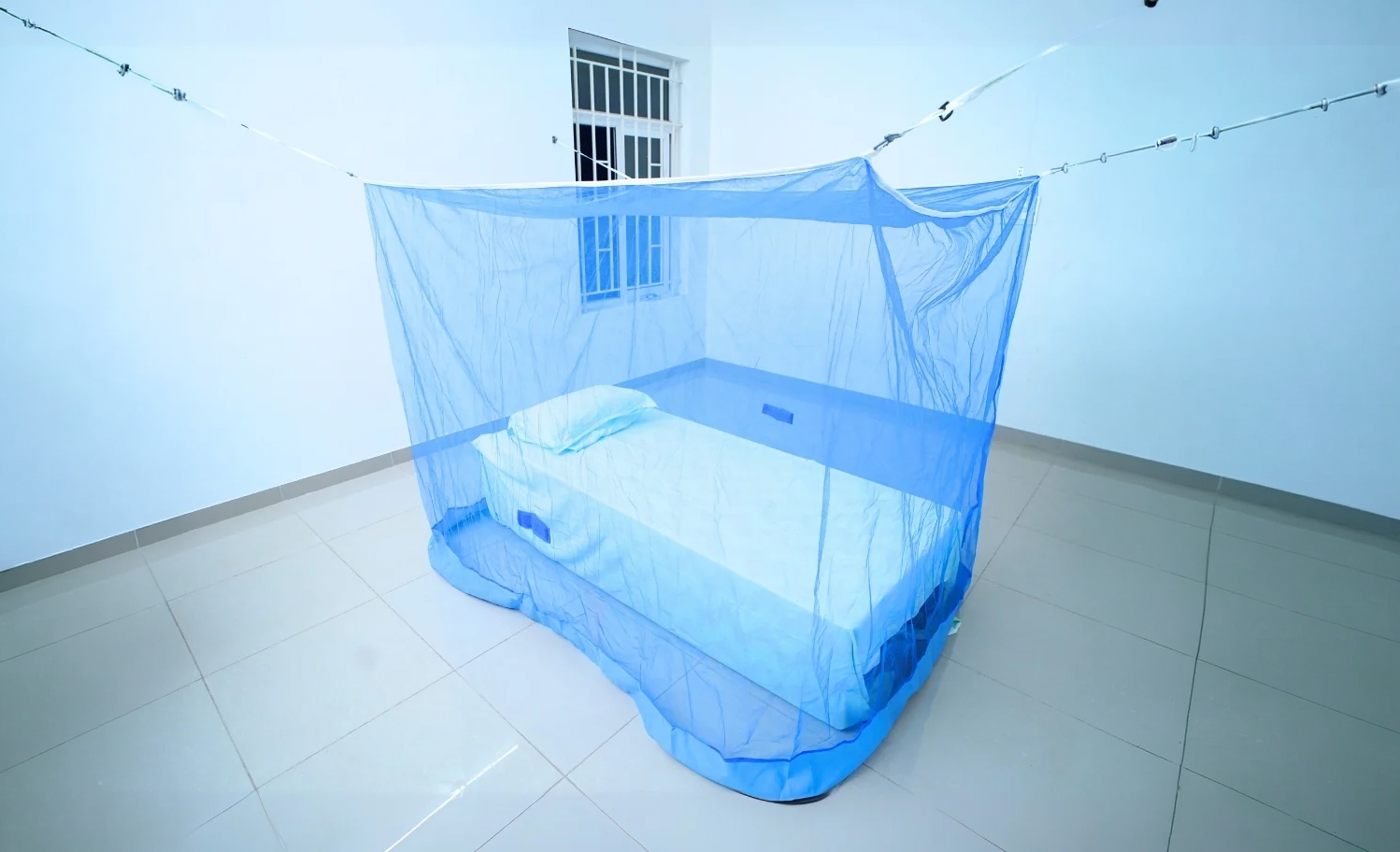 Venetz mosquito net installed around a bed