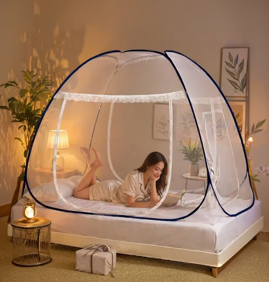 Venetz mosquito net in a family bedroom